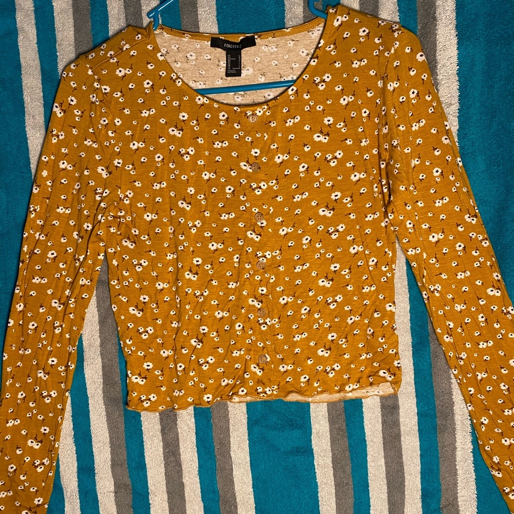 Floral print crop top.